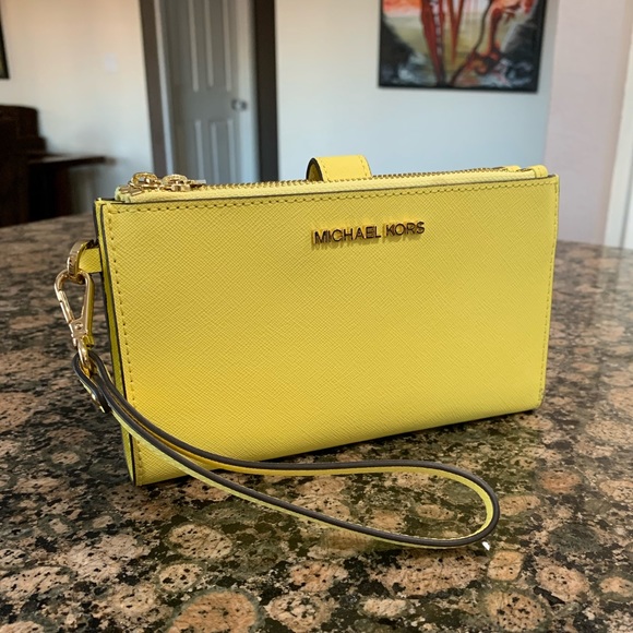 Authentic Michael Kors saffiano leather wallet - Picture 3 of 15